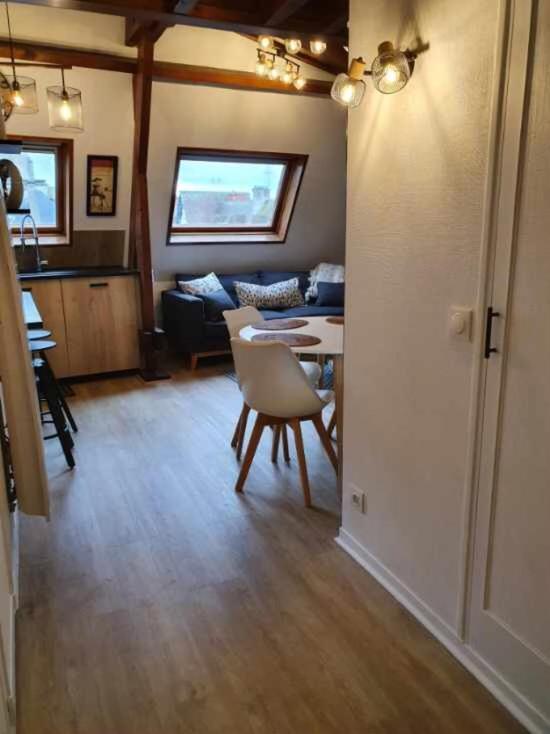 Bel appartement ensoleillé en ville Pont-Évêque Extérieur photo
