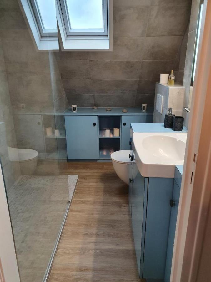 Bel appartement ensoleillé en ville Pont-Évêque Extérieur photo